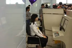 注意：充气游泳圈不能带进轨道站 放气后可以进站图片