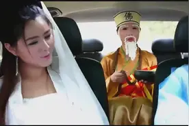 三个漂亮妹子车内演绎各种神曲.图片