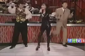 费玉清早期模仿视频，小哥的确与众不同！图片