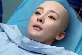 发型占颜值半边天？盘点剧中没有头发也同样美的女星图片