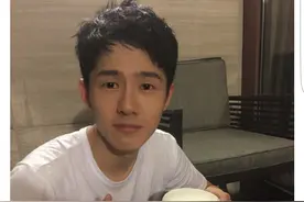 刘昊然吃鲱鱼罐头乐傻 网友：快直播吃屎，隔着屏幕都有味图片