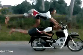 每日开心一笑：你给我好好听，别玩手机图片