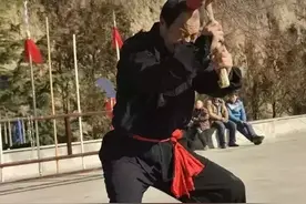 陇南礼县民间武术师“铁头功”图片