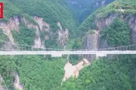 张家界大峡谷玻璃桥试运行！你敢挑战吗？图片