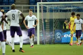 泰达1比4不敌鲁能，十分钟噩梦 九十分钟未醒图片