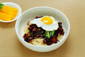 韩式京畿道炸酱面的家常小做法 十分钟出炉轻松享美食图片