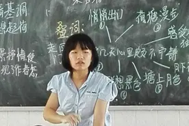 艺术班女生是这样上语文课的图片