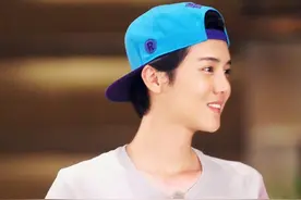 鹿晗：有一种帅把女人比的黯然无光/你美所以你帅图片