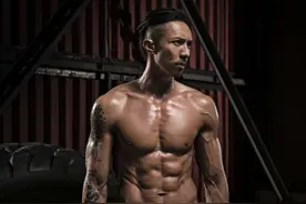 张继聪秀完美钢条肌肉 教练爆料用6年才做到图片