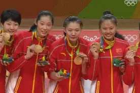 激动时刻gif：中国女排夺冠后全过程 姑娘们喜极而泣时刻图片