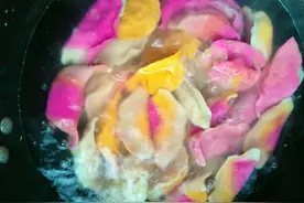五彩饺子的做法，美的不要不要的。图片