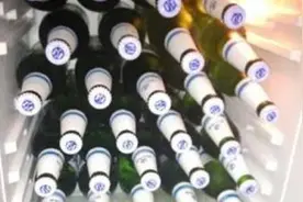 冰箱里存放啤酒当心会爆裂图片