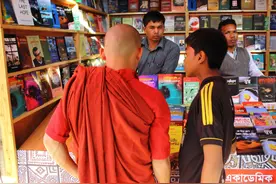 梦到乘坐公交车去参加书展，上楼遇到回环楼梯！这个梦是什么意思图片