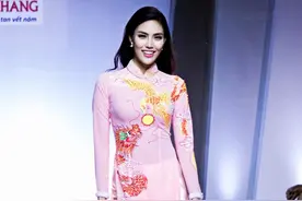 穿奥黛的越南美女模特，比中国旗袍美女漂亮多了图片