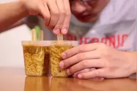 这酸爽!屌丝教你自制辣条泡面棒冰图片