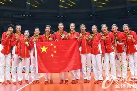 2016年里约奥运会女排决赛颁奖仪式 中国女排荣耀登顶图片