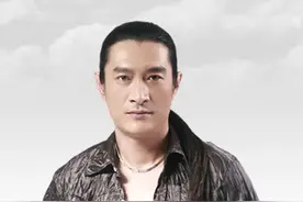 鸳鸯蝴蝶梦出名，特别爱国，说周杰伦红不过三年，两次说宝强离婚图片