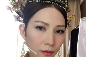 为嗜赌如命的母还债不惜进娱乐圈被包养，望夫成龙的她终获幸福图片