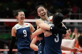 女排朱婷霸气摇手指，谁敢横刀立马？唯我朱大将军图片