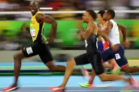 博尔特冲线之前如果没有回头邪魅一笑，是不是有可能跑进9秒！？图片