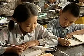 你还记得电视剧《暖春》里的小三吗，长大后样子变化太大不敢认图片