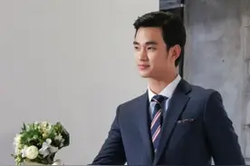 作为大鲜肉的金秀贤，在穿衣上确实是比较有型，好喜欢！图片