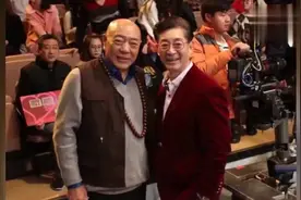 六小龄童发文为沙师弟刘大刚庆生 晒合照尽显深厚情谊视频封面