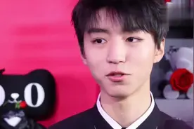明星是如何被星探发掘的？鹿晗逛街被看中，王俊凯这过程太尴尬了视频封面