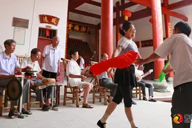 安远：传承非物质文化遗产赣南采茶戏图片