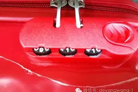 行李箱密码锁两步就能破解？记者试验属实、厂家称为方便顾客图片