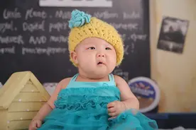 爱我你就抱抱我--论多抱对宝宝的好处图片