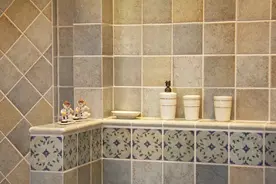 釉面砖上满是黑点，听了老妈的话这样清洁，瞬间跟新的一样！图片