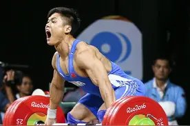 男举77KG级，吕小军抓举破世界纪录，却摘银？！真相让人无语图片