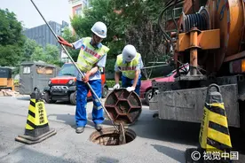 城市清道夫！北京地下管道清淤工人的日常图片