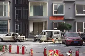 太原大马新村小区，深夜三车起大火图片