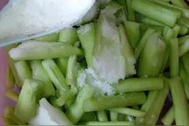 芋荷焖鸭的做法，超级实用，家长记得收藏图片