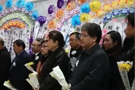布仁巴雅尔追悼会现场，众好友含泪送别，女儿念悼词泣不成声视频封面