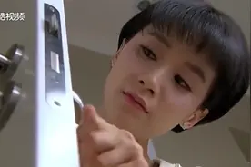 美女不满婆婆总是不敲门进房间，所以就把房门锁换了，婆婆气炸了视频封面
