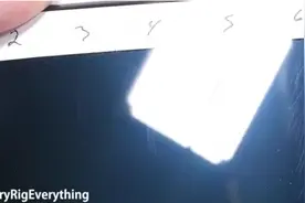 三星Galaxy Note 7屏幕耐久测试：相当不抗刮图片