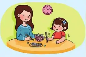 幼儿园中班用餐不再提供勺子宝宝用不好筷子只能饿肚子，你怎么看图片