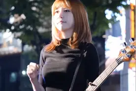 最近很火的贝司手智仁，街头表演，达人秀上吴建豪和其开玩笑视频封面