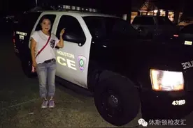 美休斯敦华人与警察共同巡逻 守护治安图片