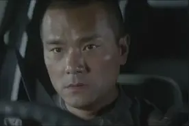 悍匪拿重武器打劫运钞车，当打开车门后傻了，里面藏了一车特种兵