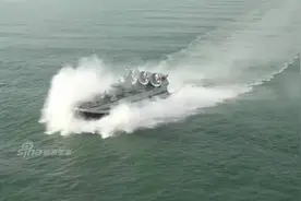 中国野牛气垫船在南海突击数百海里 航速45节图片