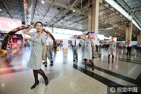 桂林航空首航，“空姐空少”高颜值引关注图片