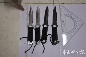 男子痴迷”小李飞刀“ 身揣4把飞刀坐火车还不知已违法图片