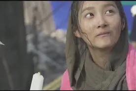 关晓彤片场玩泥巴疯狂打滚，获得张艺谋的高度评价！视频封面