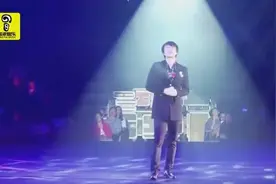 这一首简单的歌曲，表达着复杂的感情，我承认到最后我流泪了