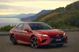 2018 丰田 Camry V6, 混动 2.5L 排量 测评视频封面
