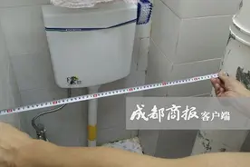 广安公租房中桥·美好家园小区有胖子蹲不下去的“迷你”厕所图片